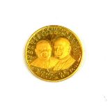 AN ITALIAN 21.6CT GOLD VATICAN ECUMENICAL COUNCIL II COIN. (90% gold, 7.1g)