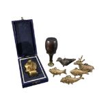A VICTORIAN WOODEN WAX SEAL, TOGETHER WITH A VINTAGE CASED GILT WAX SEAL AND 5 DHOKRA METAL ANIMALS.