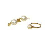A PAIR OF 18CT YELLOW GOLD AND PEARL EARRINGS, TOGETHER WITH A 9CT GOLD AND PEARL SOLITAIRE RING. (