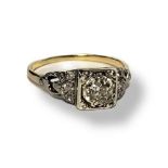 AN EARLY 20TH CENTURY YELLOW METAL AND DIAMOND SOLITAIRE RING Round cut stone with diamonds set to