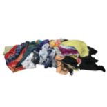A QUANTITY OF VINTAGE SILK SCARVES AND OTHER SCARVES.