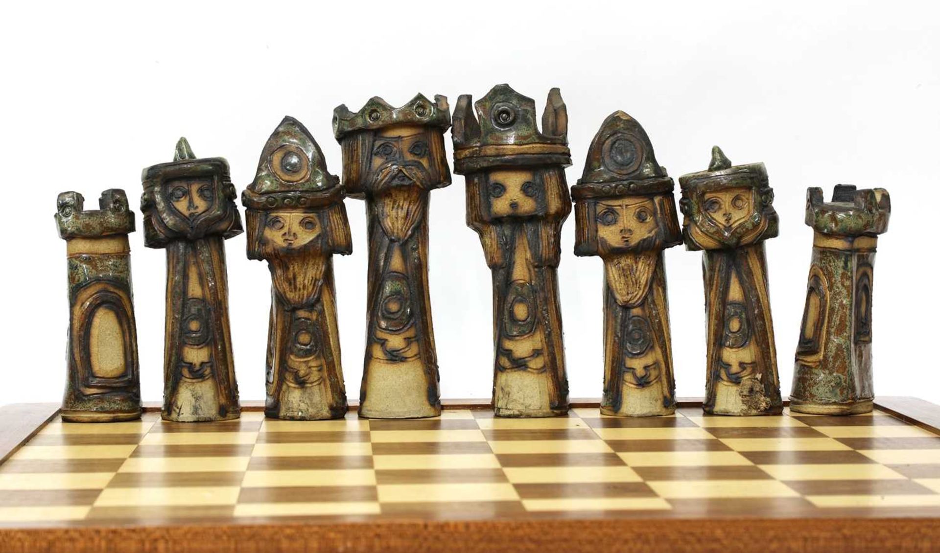 A studio pottery chess set, - Bild 2 aus 9