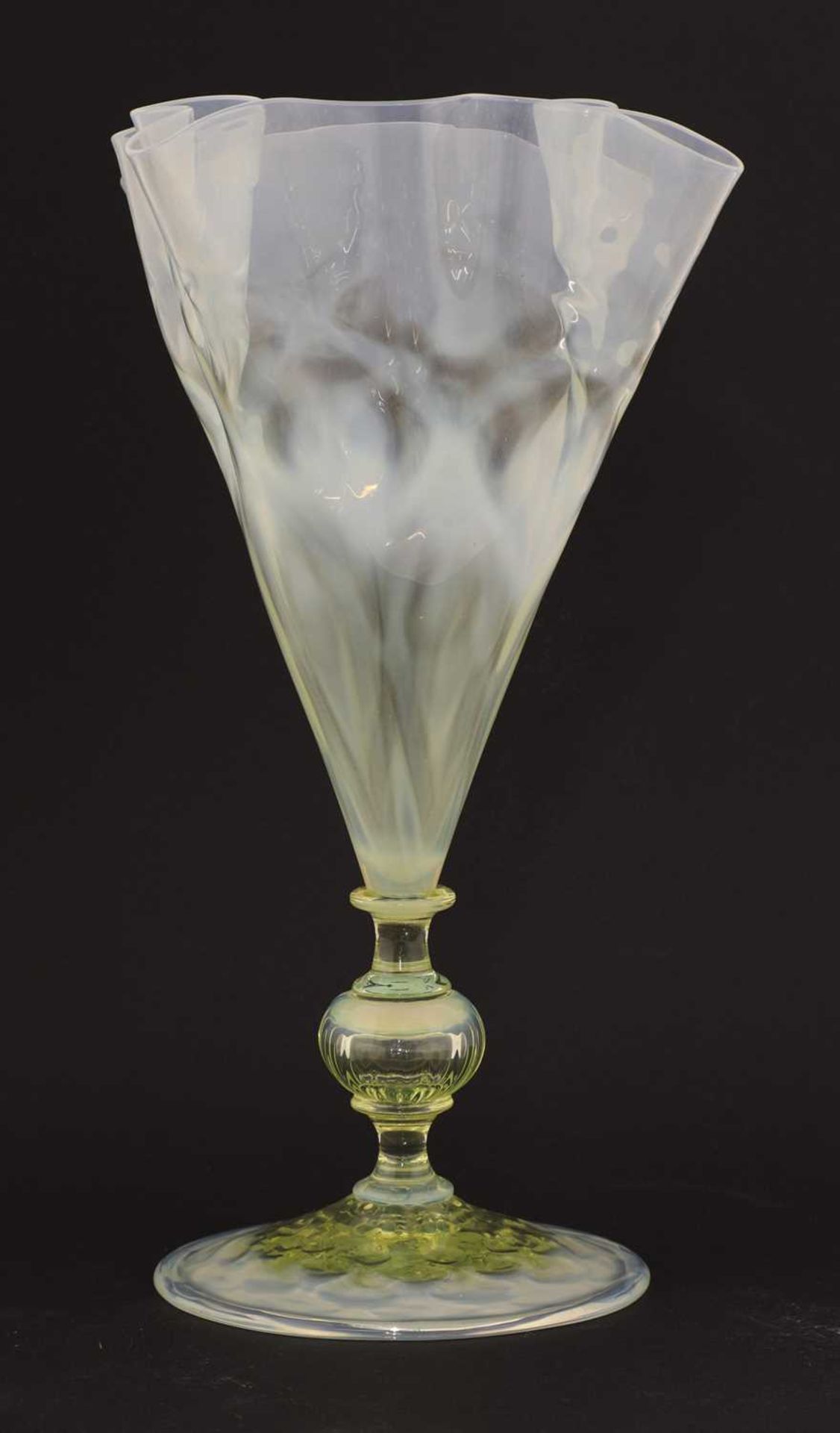 A James Powell & Sons Whitefriars opal glass goblet vase, - Bild 2 aus 3