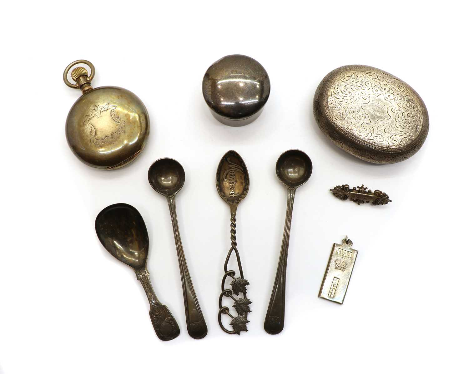 A collection of small silver items,