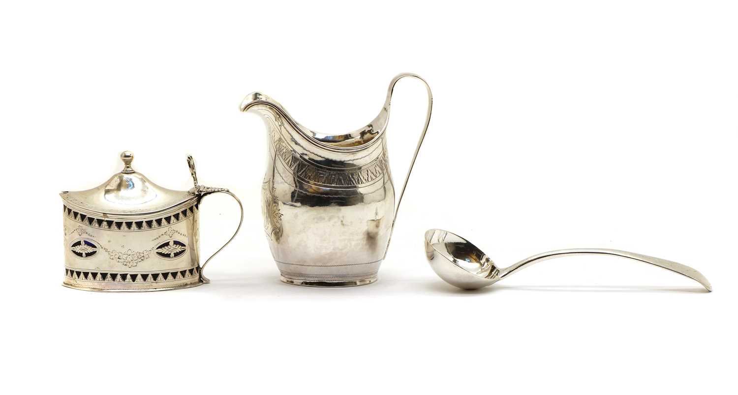 A George III silver mustard pot,