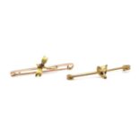 A gold fox head bar brooch,