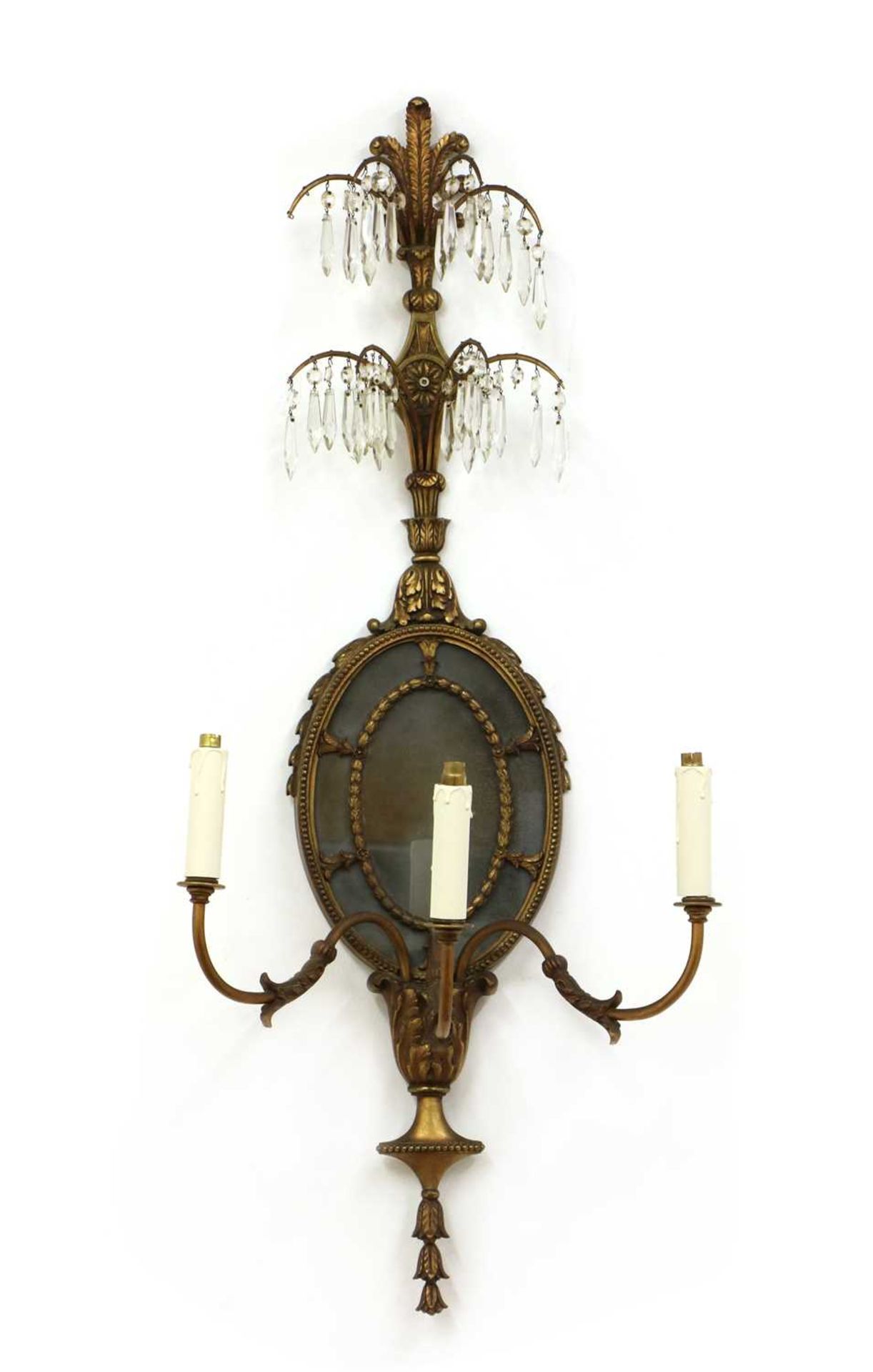 A pair of French-style neoclassical gilt metal three-branch wall lights, - Bild 2 aus 4