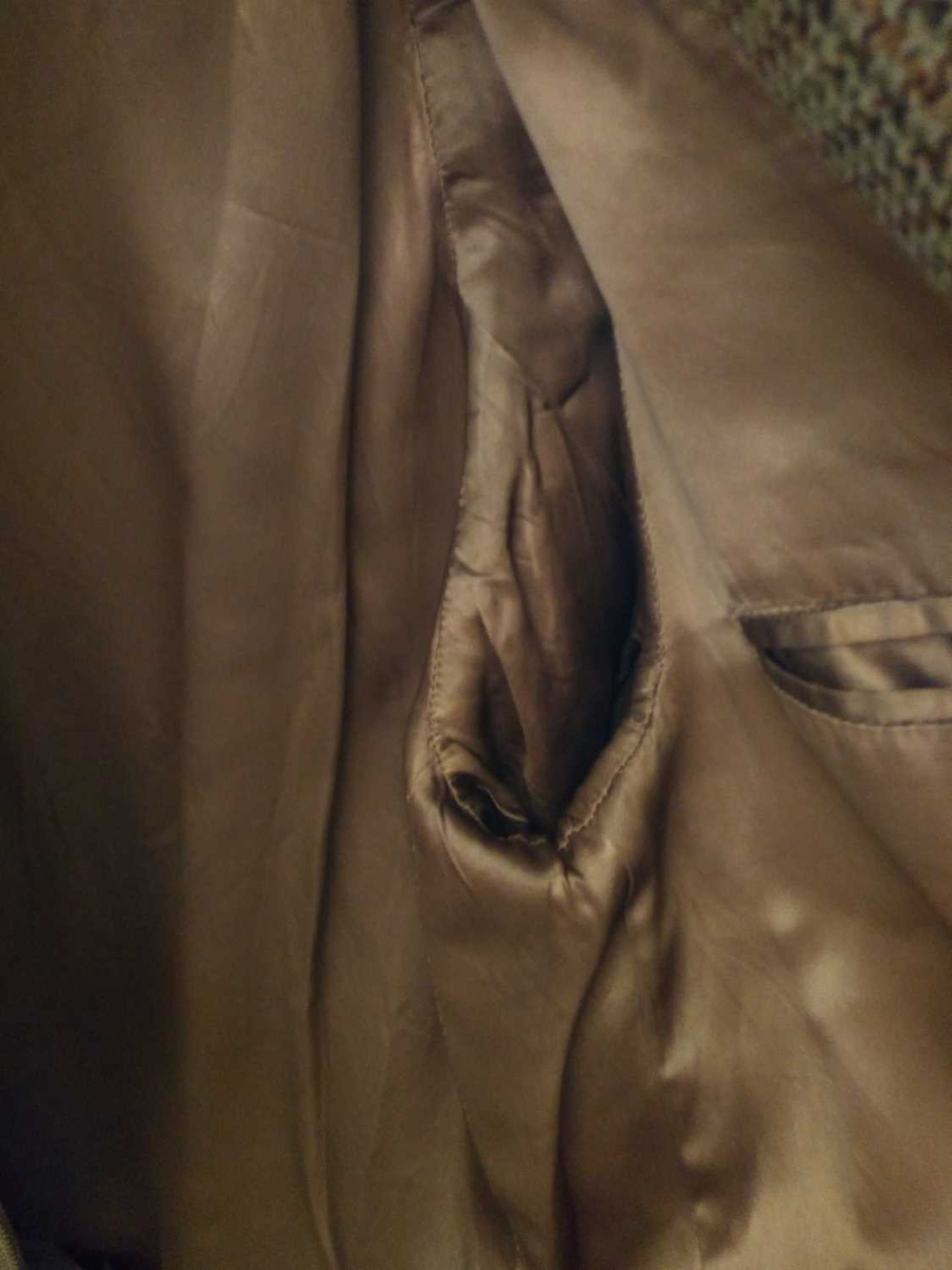 A brown tweed single-breasted overcoat, - Bild 9 aus 20