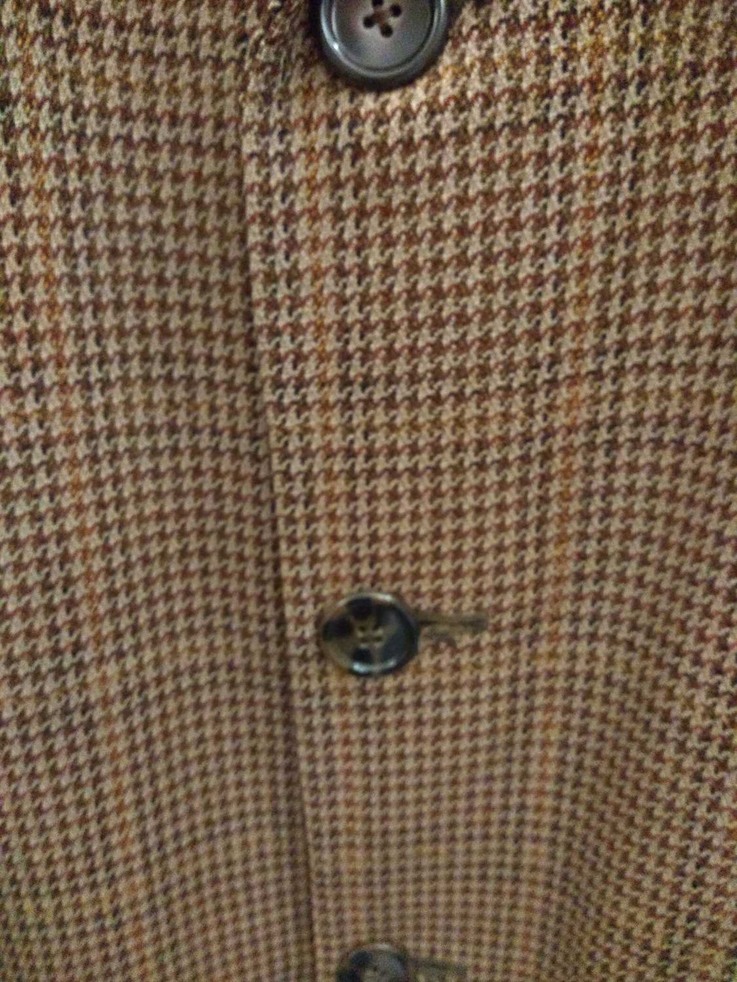 A brown tweed single-breasted overcoat, - Bild 15 aus 20