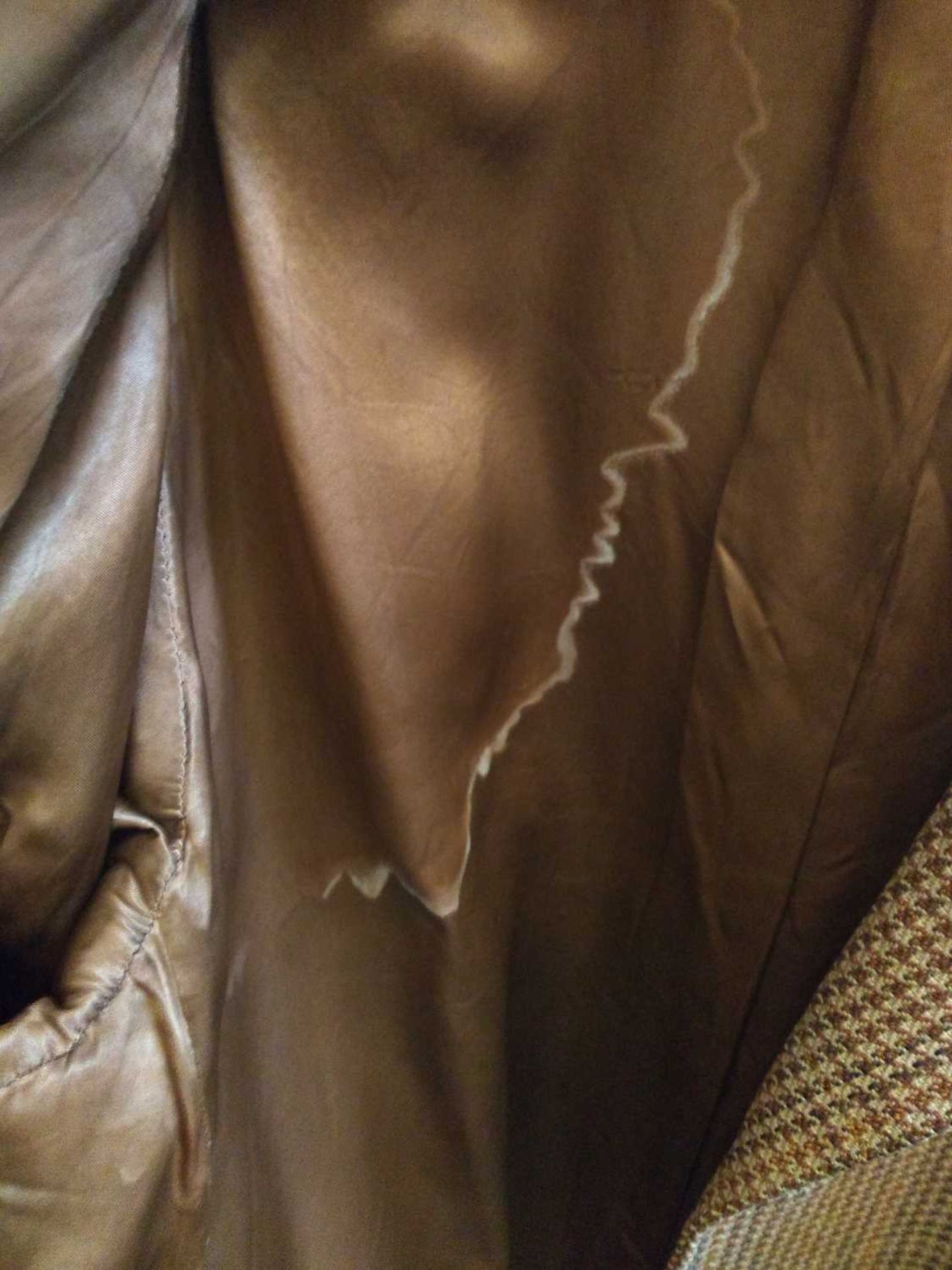 A brown tweed single-breasted overcoat, - Bild 8 aus 20
