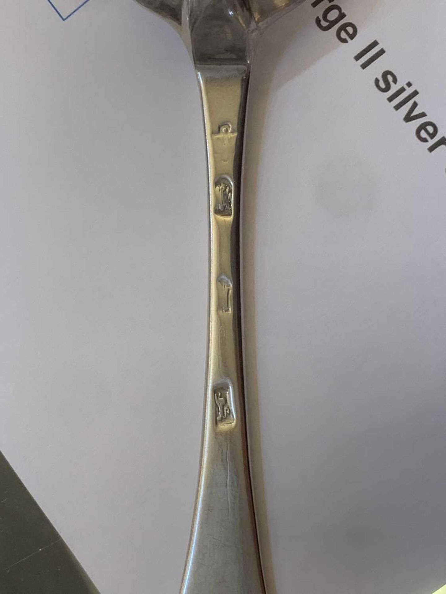 Four matched George II silver dessert spoons, - Bild 4 aus 6
