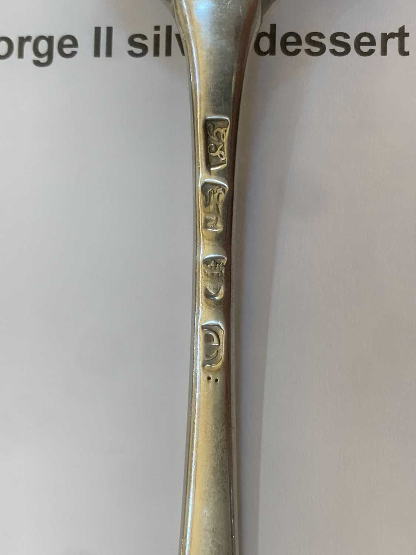 Four matched George II silver dessert spoons, - Bild 6 aus 6