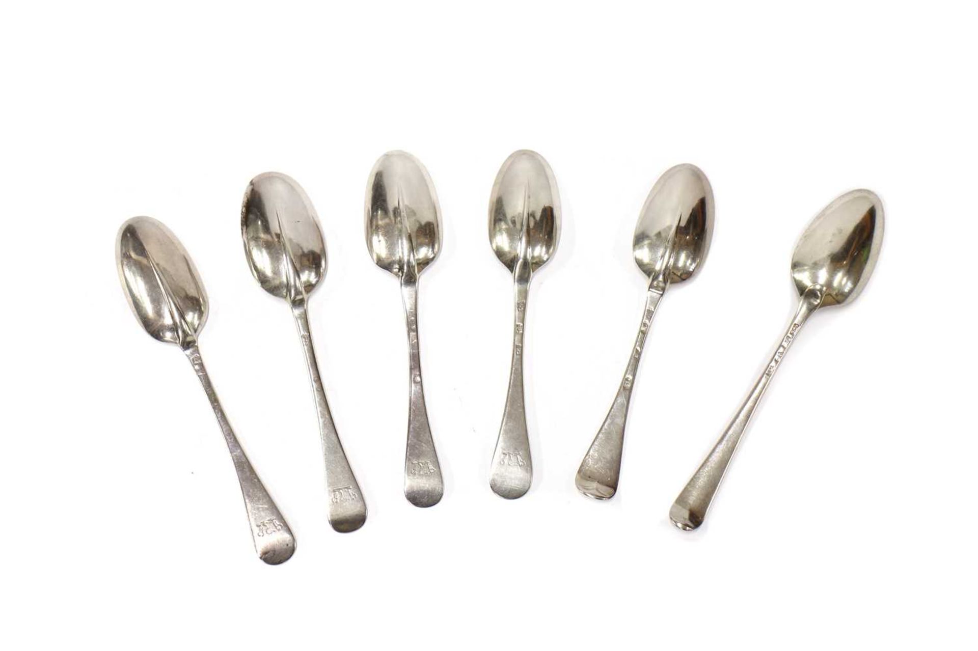 Four matched George II silver dessert spoons, - Bild 2 aus 6