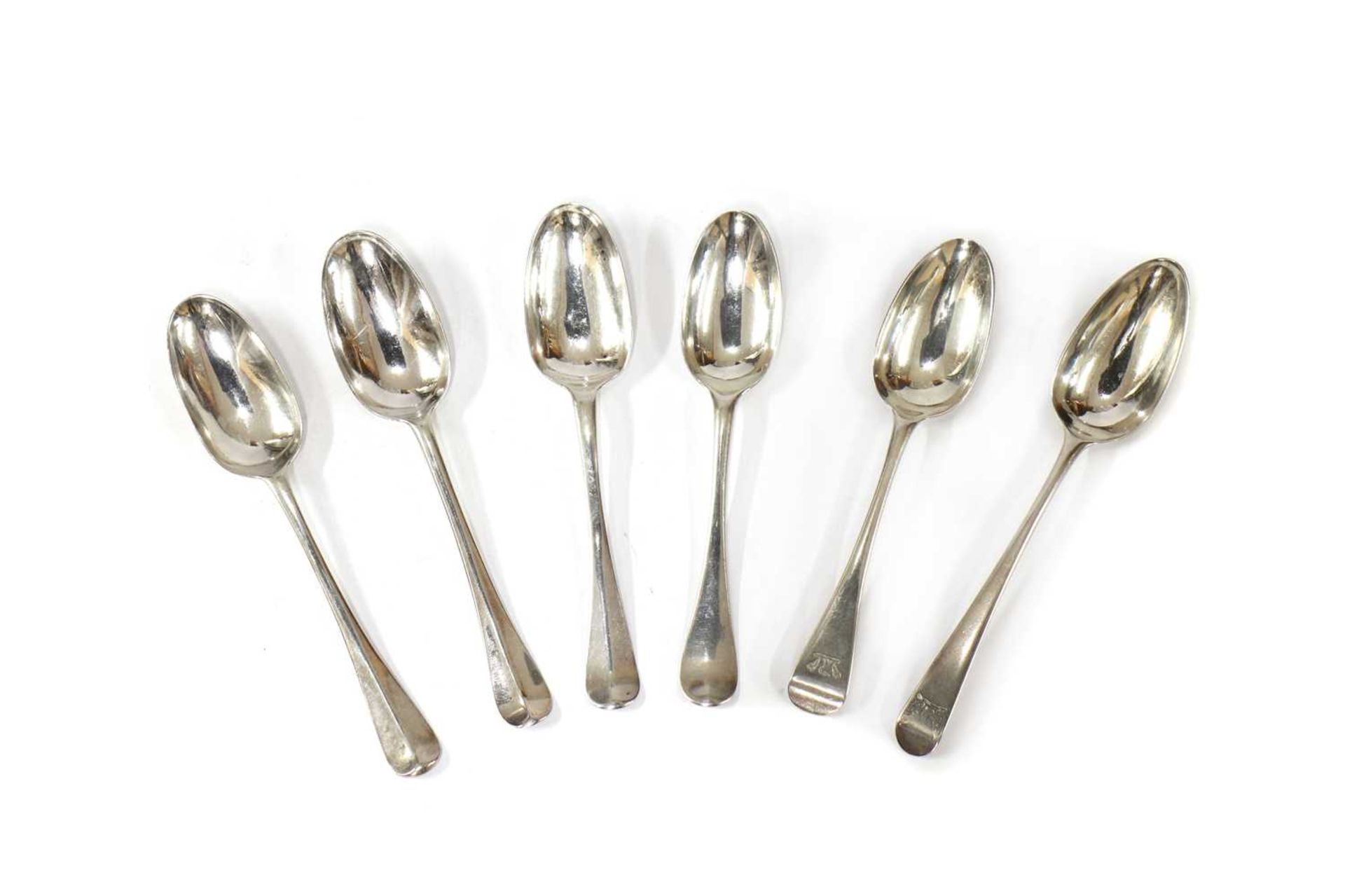 Four matched George II silver dessert spoons, - Bild 3 aus 6