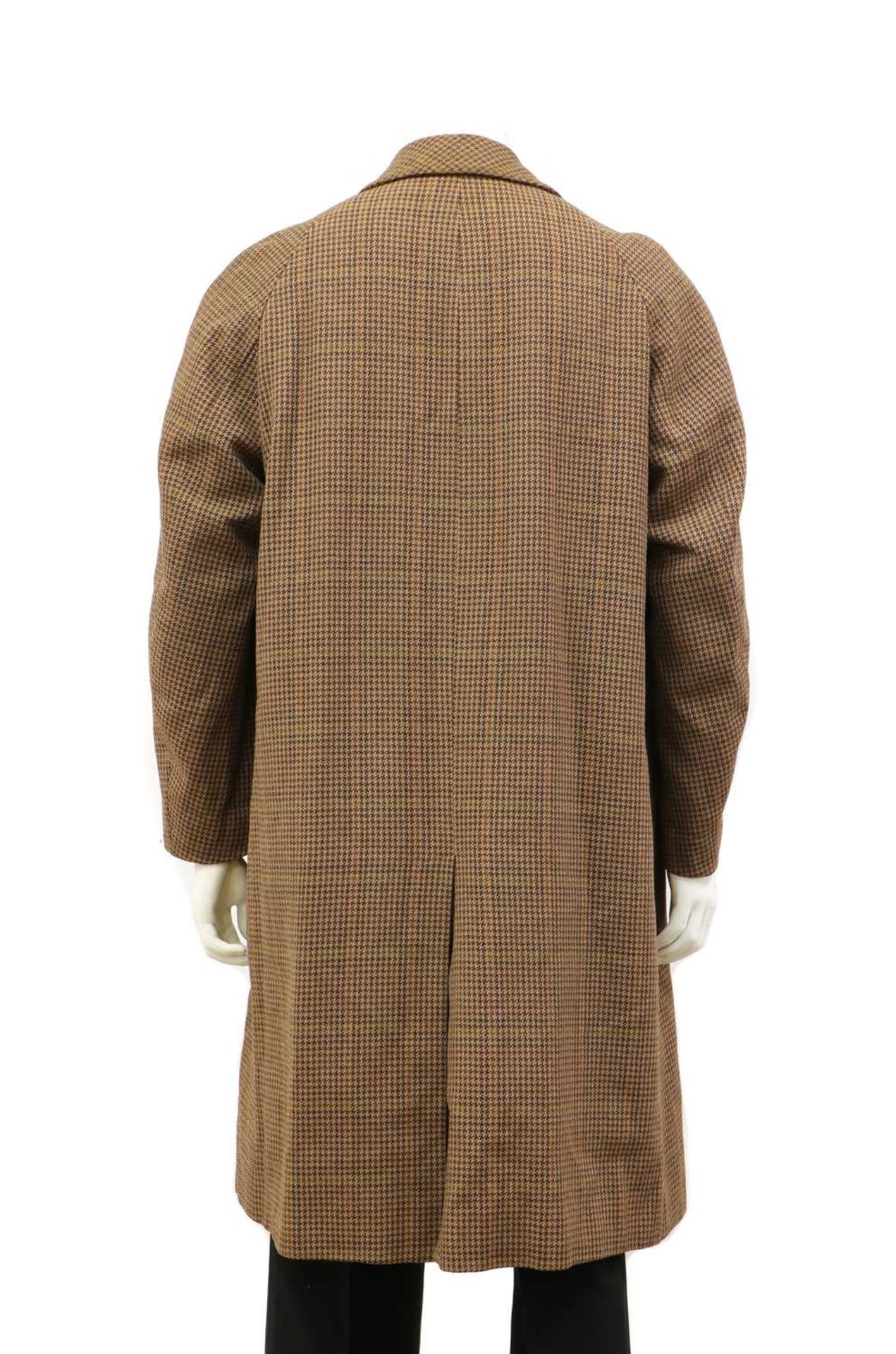 A brown tweed single-breasted overcoat, - Bild 2 aus 20