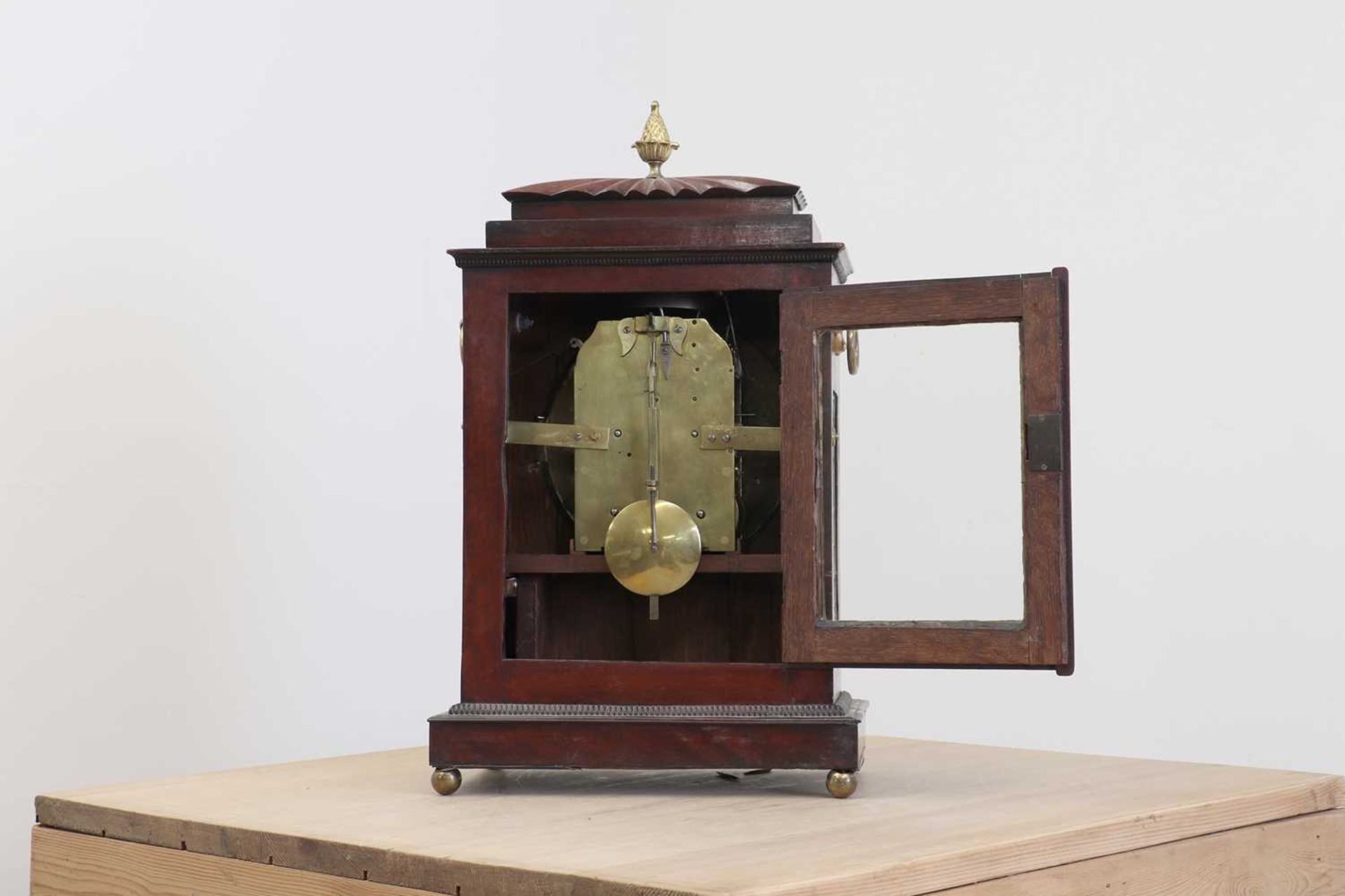 A Regency mahogany bracket clock, - Bild 2 aus 4