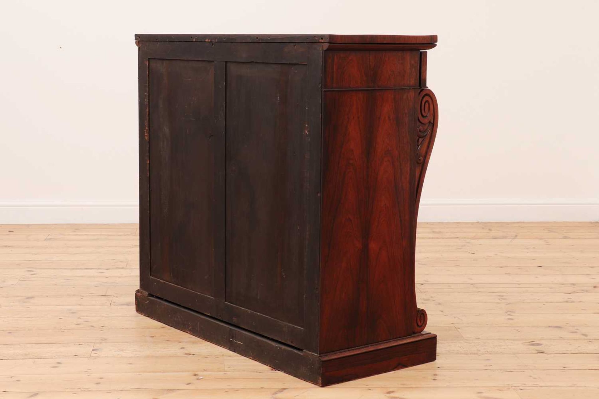 A Victorian rosewood side cabinet, - Bild 3 aus 5