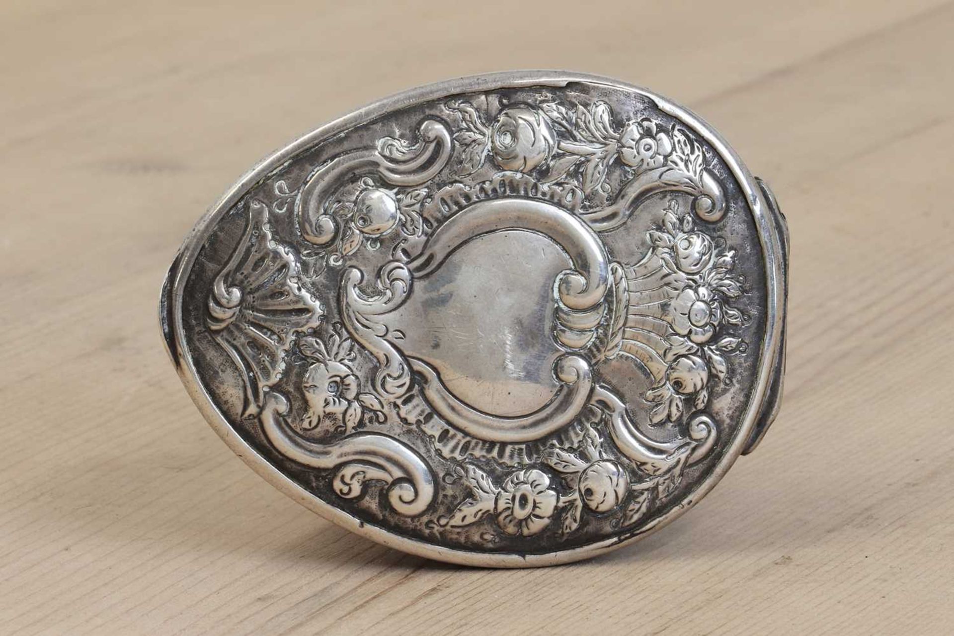 A large silver-mounted cowrie shell snuff box, - Image 3 of 5