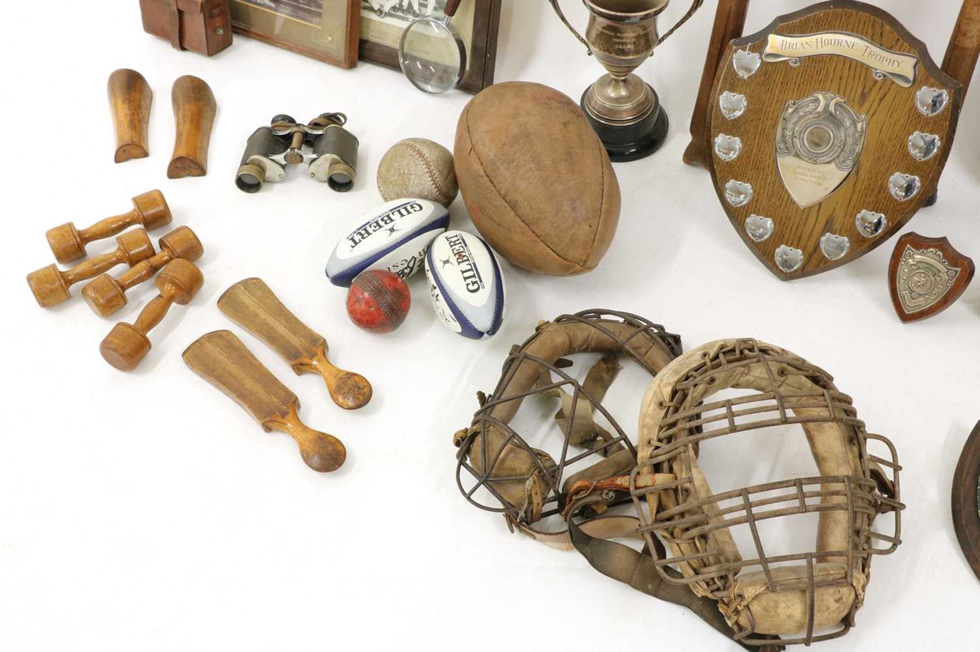 A collection of sporting trophies and commemorative items, - Bild 3 aus 6