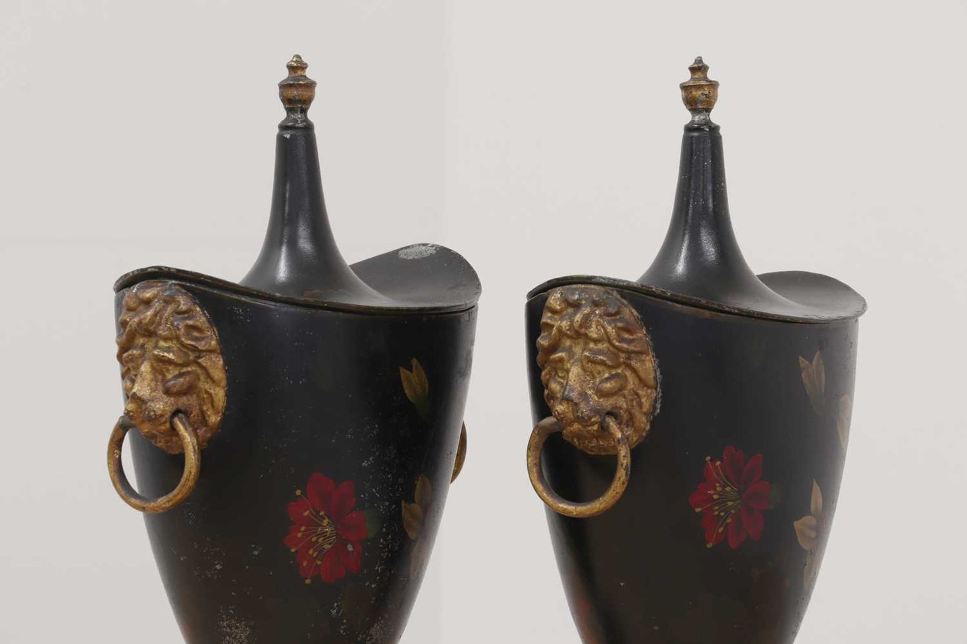 A pair of painted spelter chestnut vases and covers, - Bild 4 aus 4