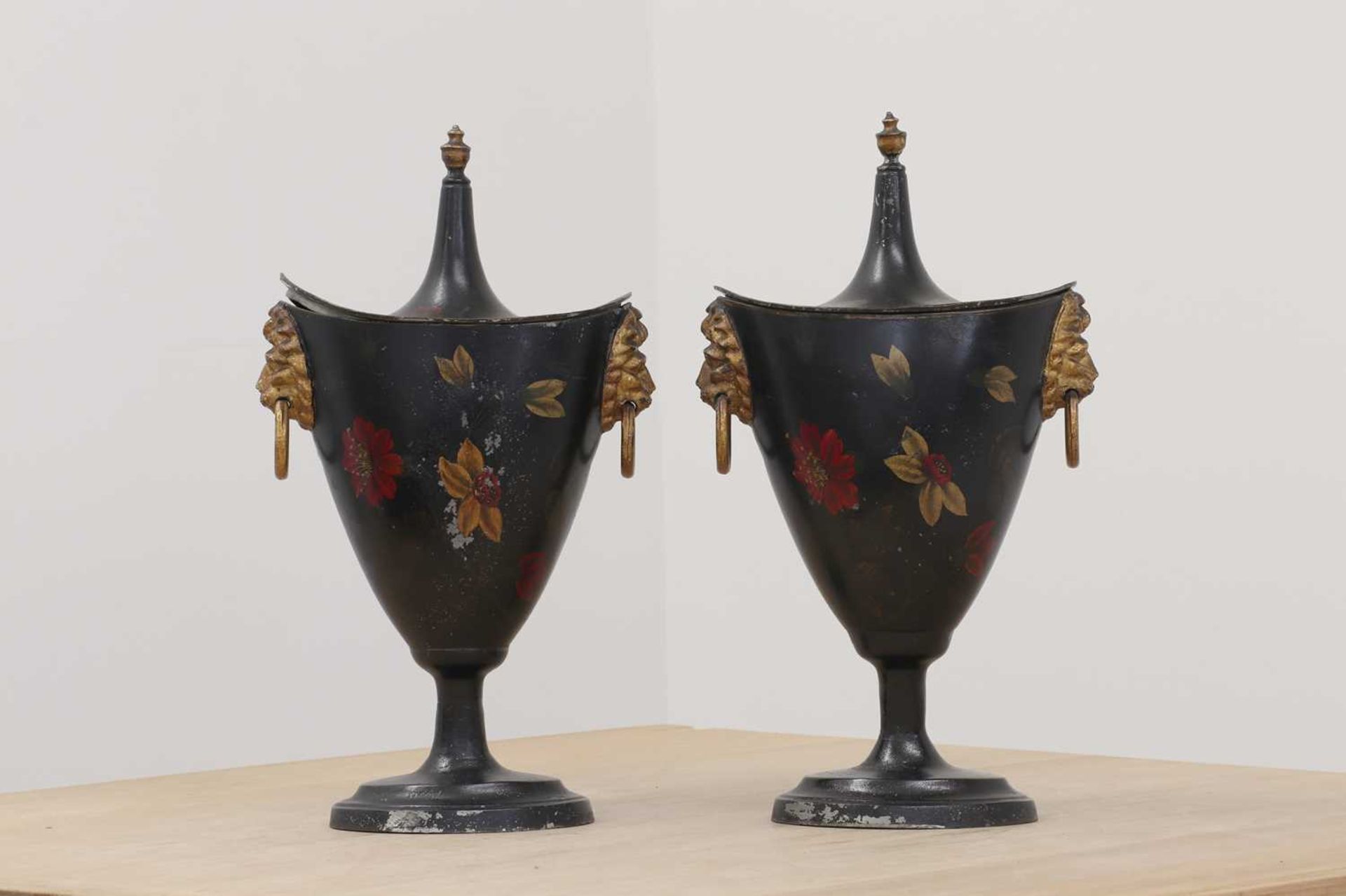 A pair of painted spelter chestnut vases and covers, - Bild 2 aus 4