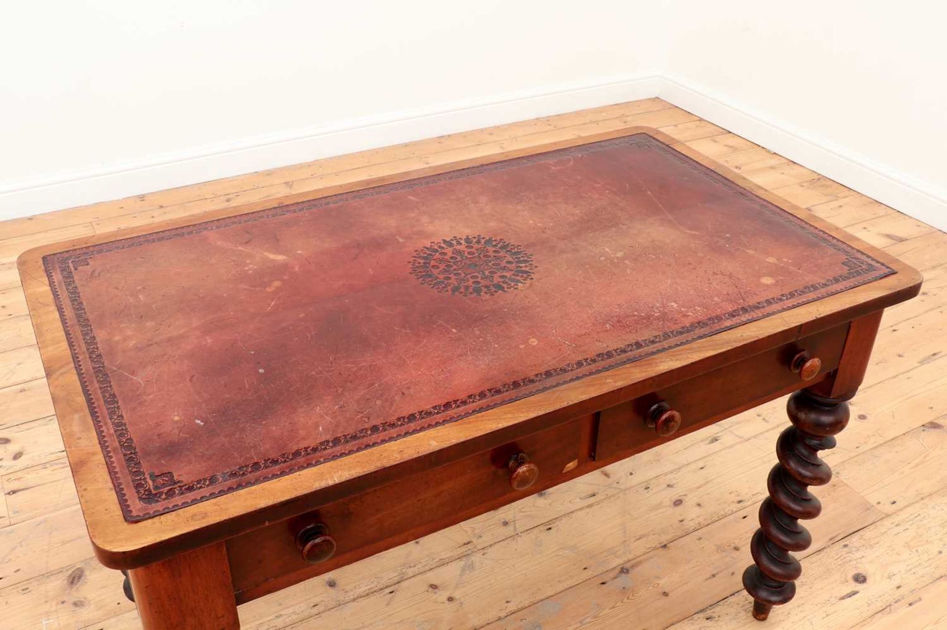 A Victorian walnut writing table, - Bild 3 aus 6