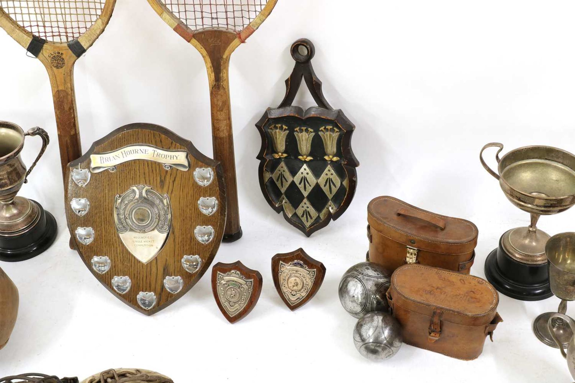 A collection of sporting trophies and commemorative items, - Bild 4 aus 6