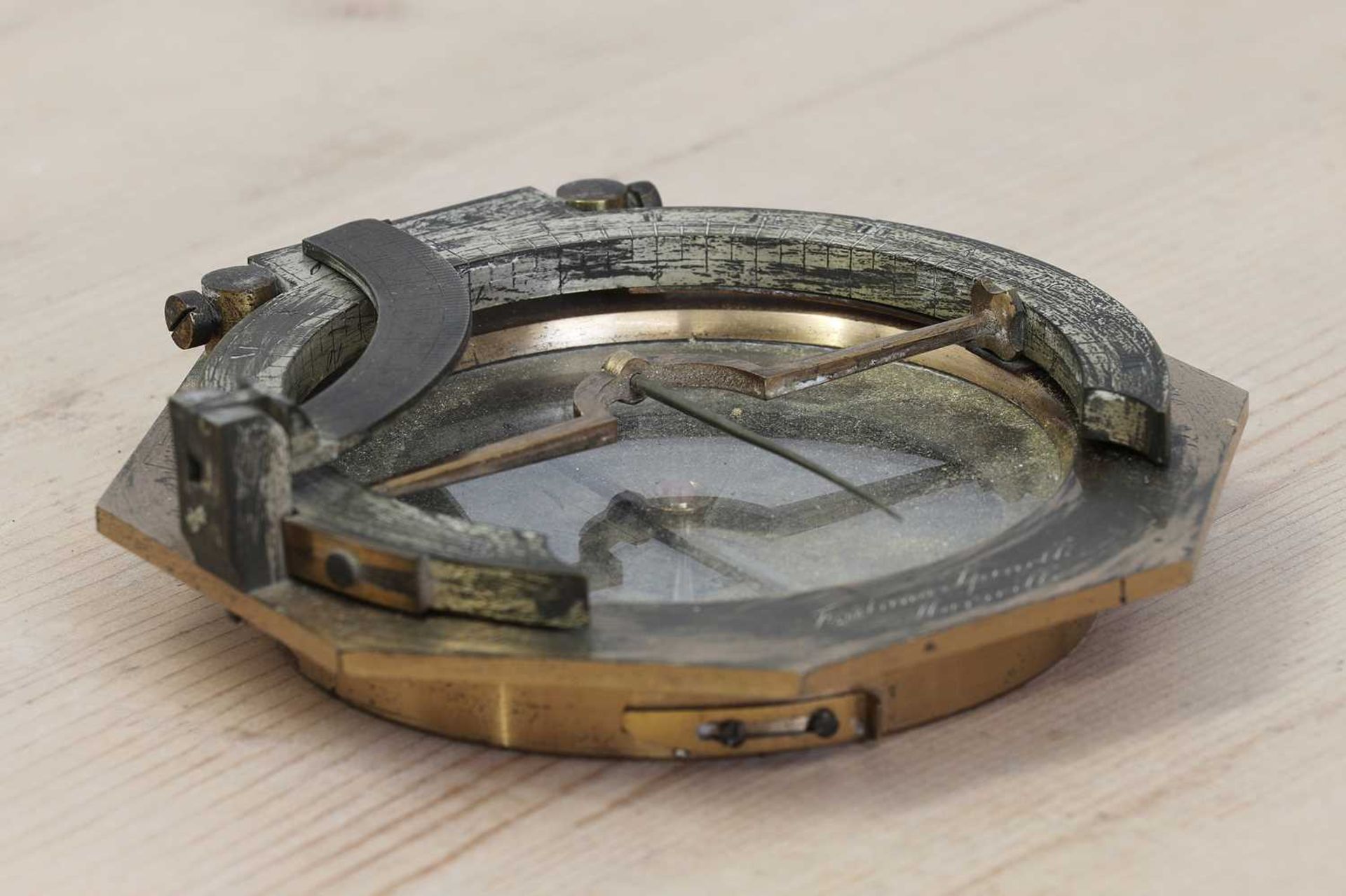 A brass and silvered equinoctial dial compass, - Bild 5 aus 7