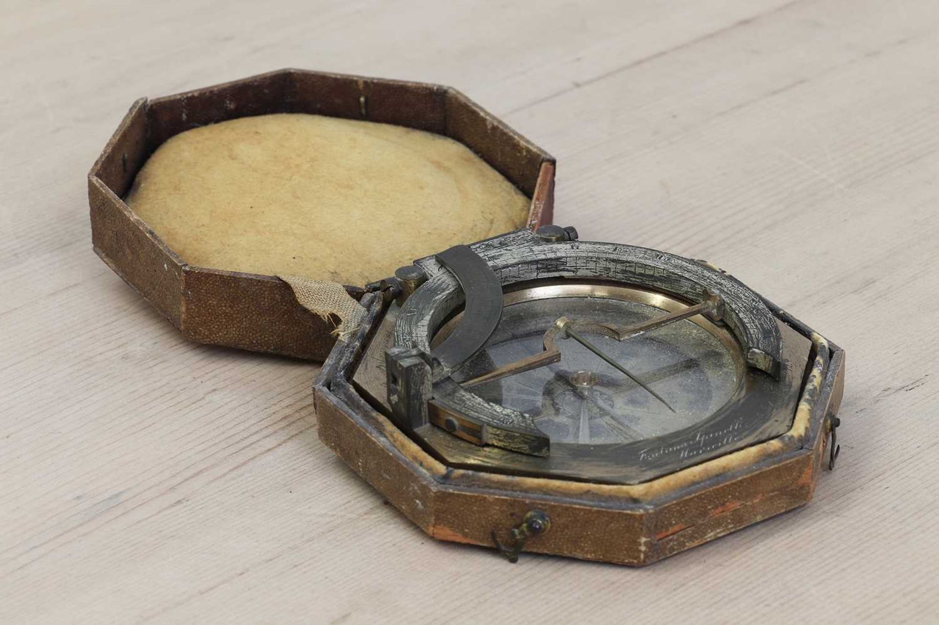 A brass and silvered equinoctial dial compass, - Bild 6 aus 7