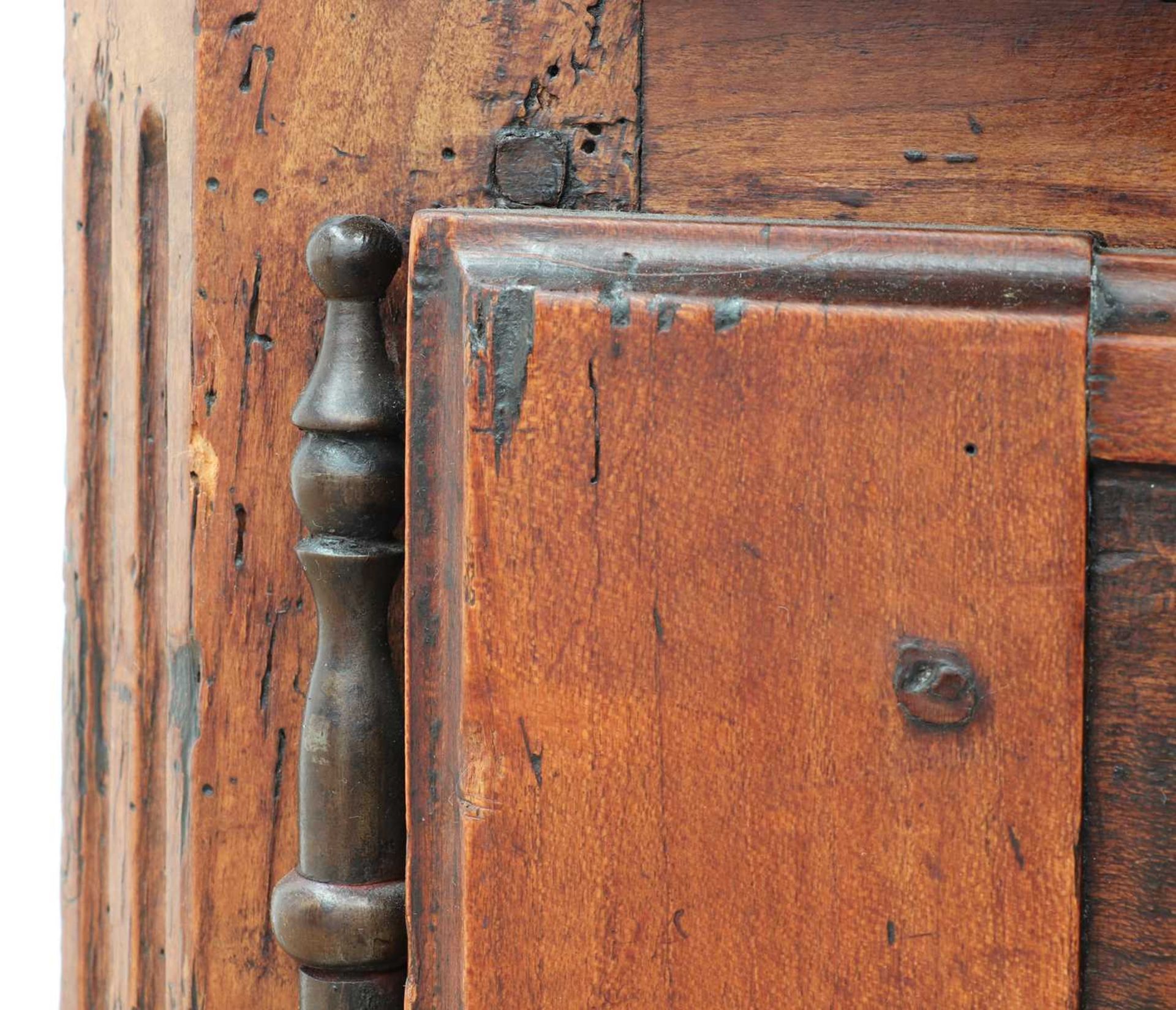 A carved chestnut dresser, - Bild 5 aus 6
