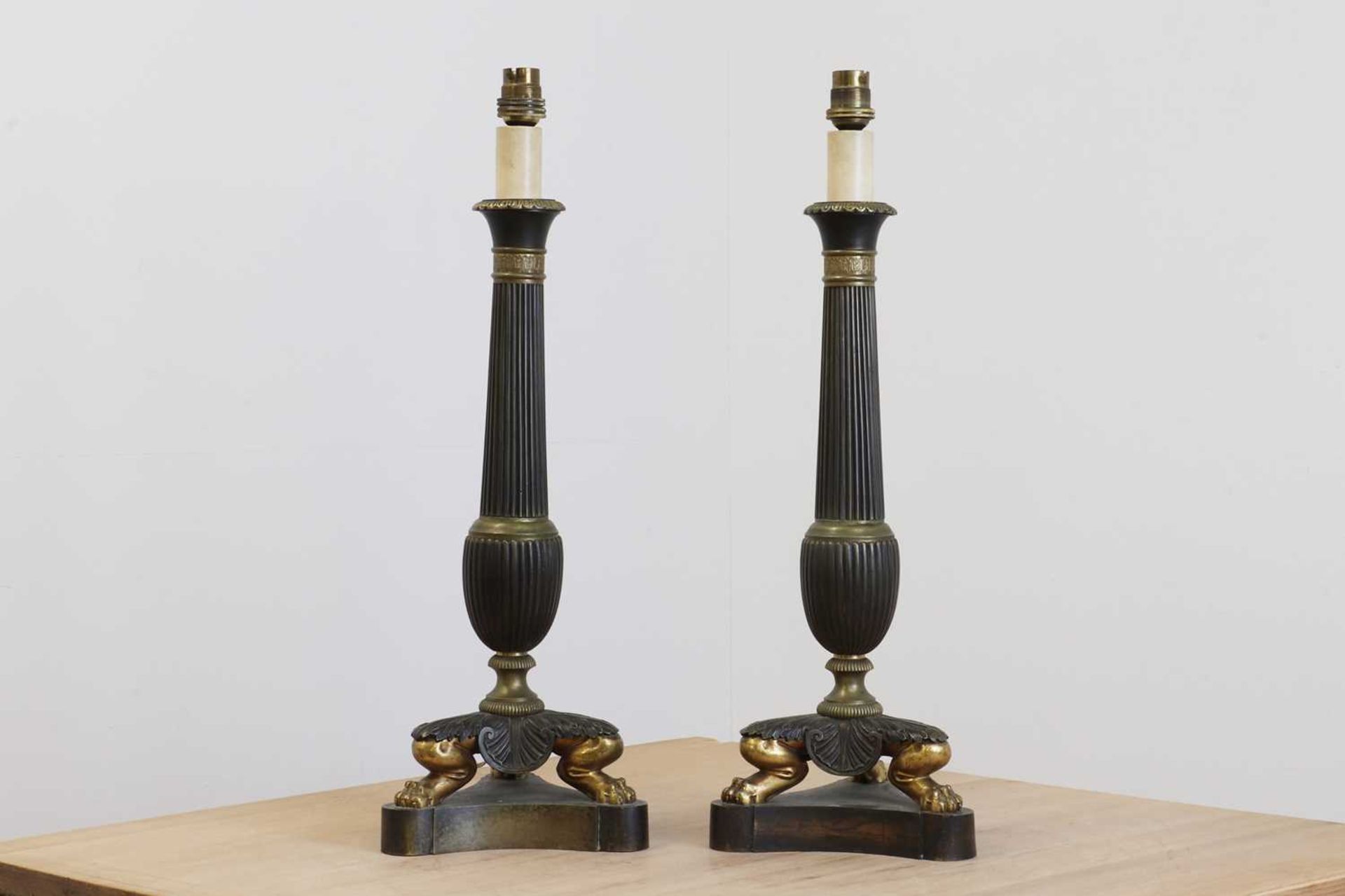 A pair of Empire-style gilt and patinated bronze table lamps, - Bild 4 aus 4