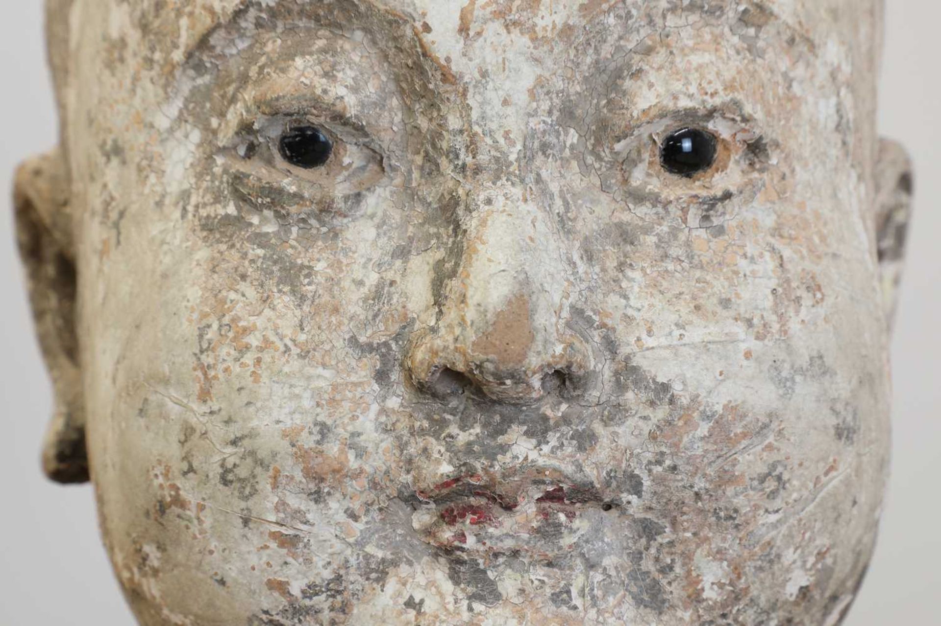 A Ming-style stucco and polychrome painted head of a child, - Bild 6 aus 6