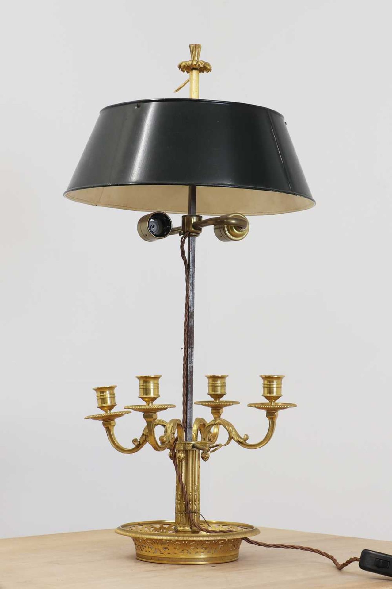 A gilt-bronze bouillotte table lamp, - Bild 2 aus 2