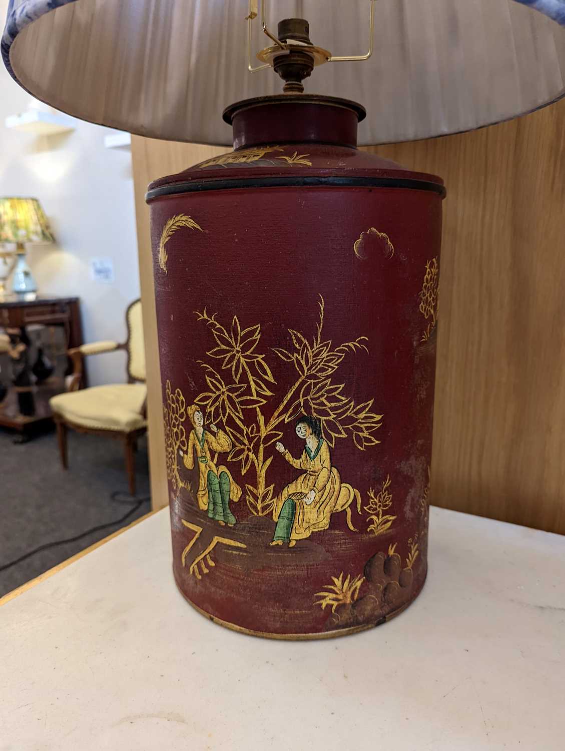 A pair of red toleware tea canister table lamps - Image 9 of 11