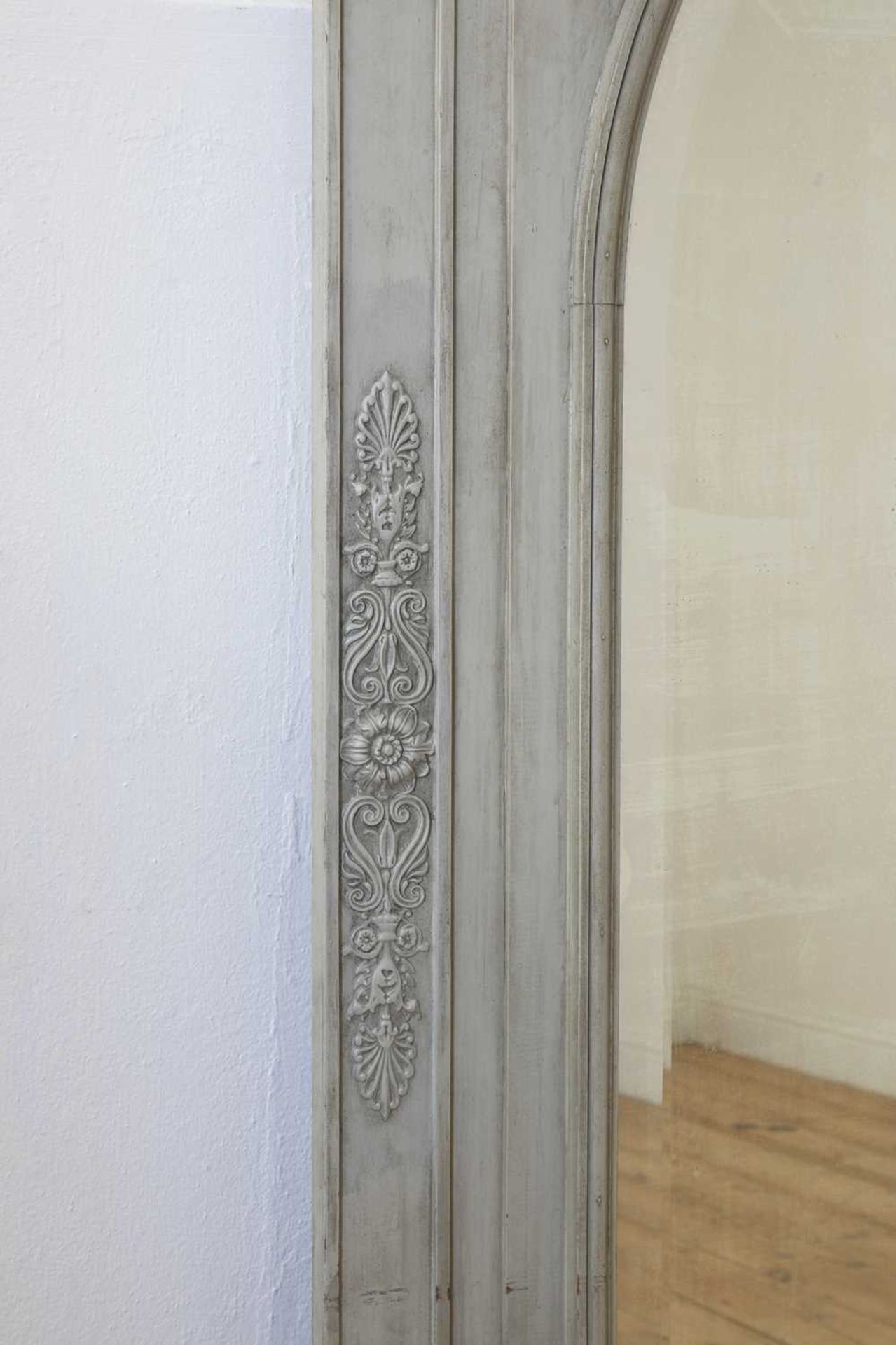 A painted wall mirror in the Empire taste, - Image 4 of 5