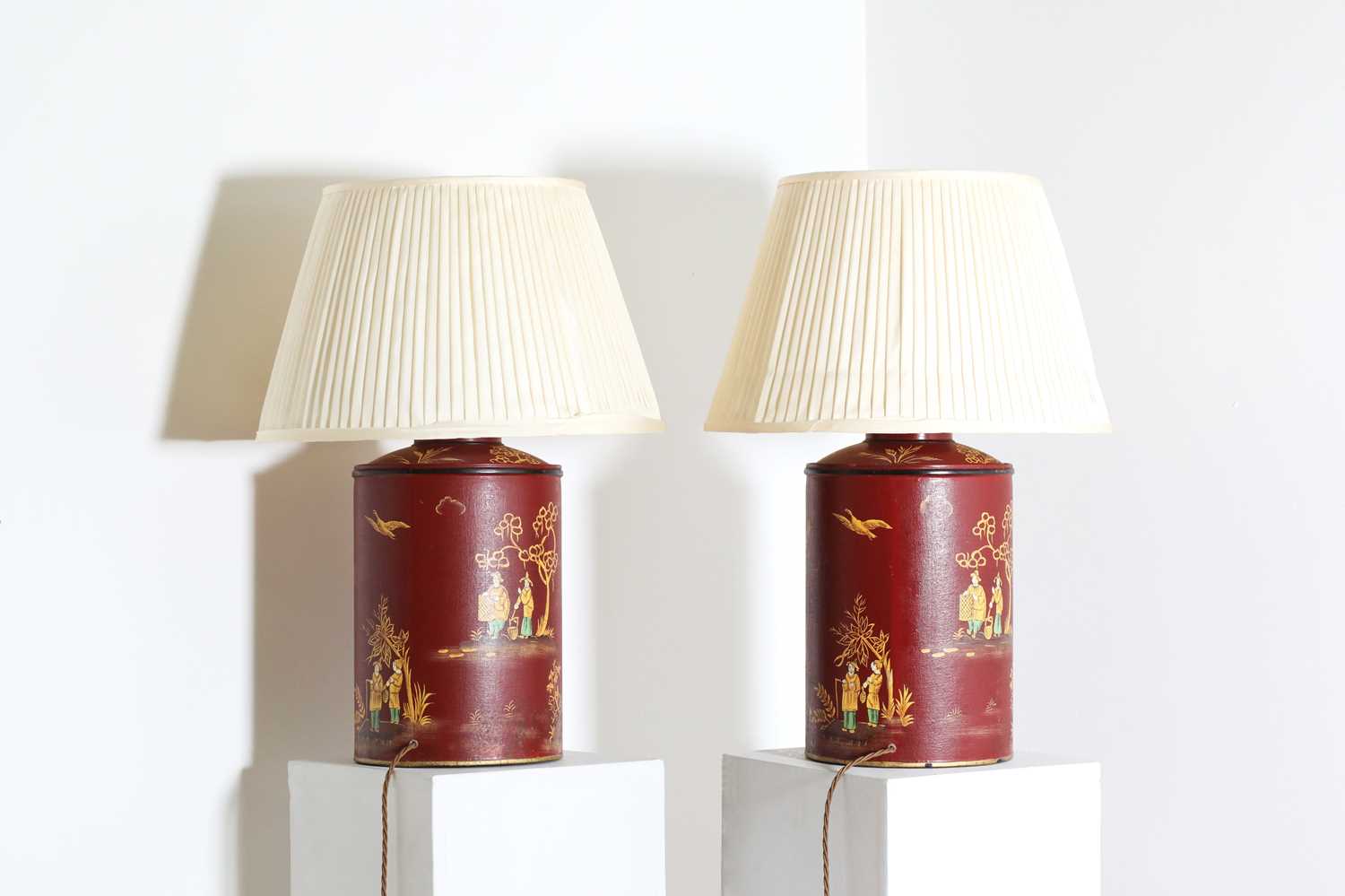 A pair of red toleware tea canister table lamps - Image 2 of 11