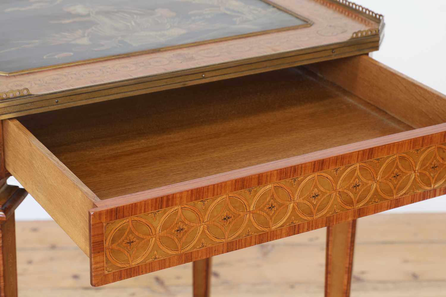 A fine marquetry, lacquered and inlaid table, - Image 7 of 7