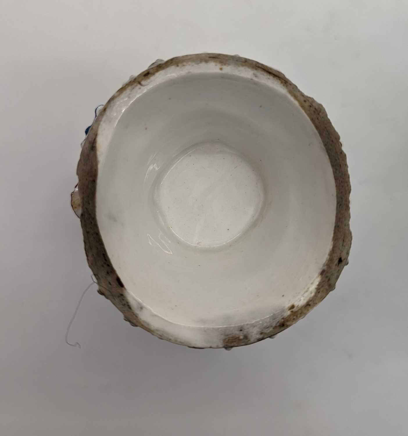 A Staffordshire porcelain potpourri vase and cover, - Bild 6 aus 34