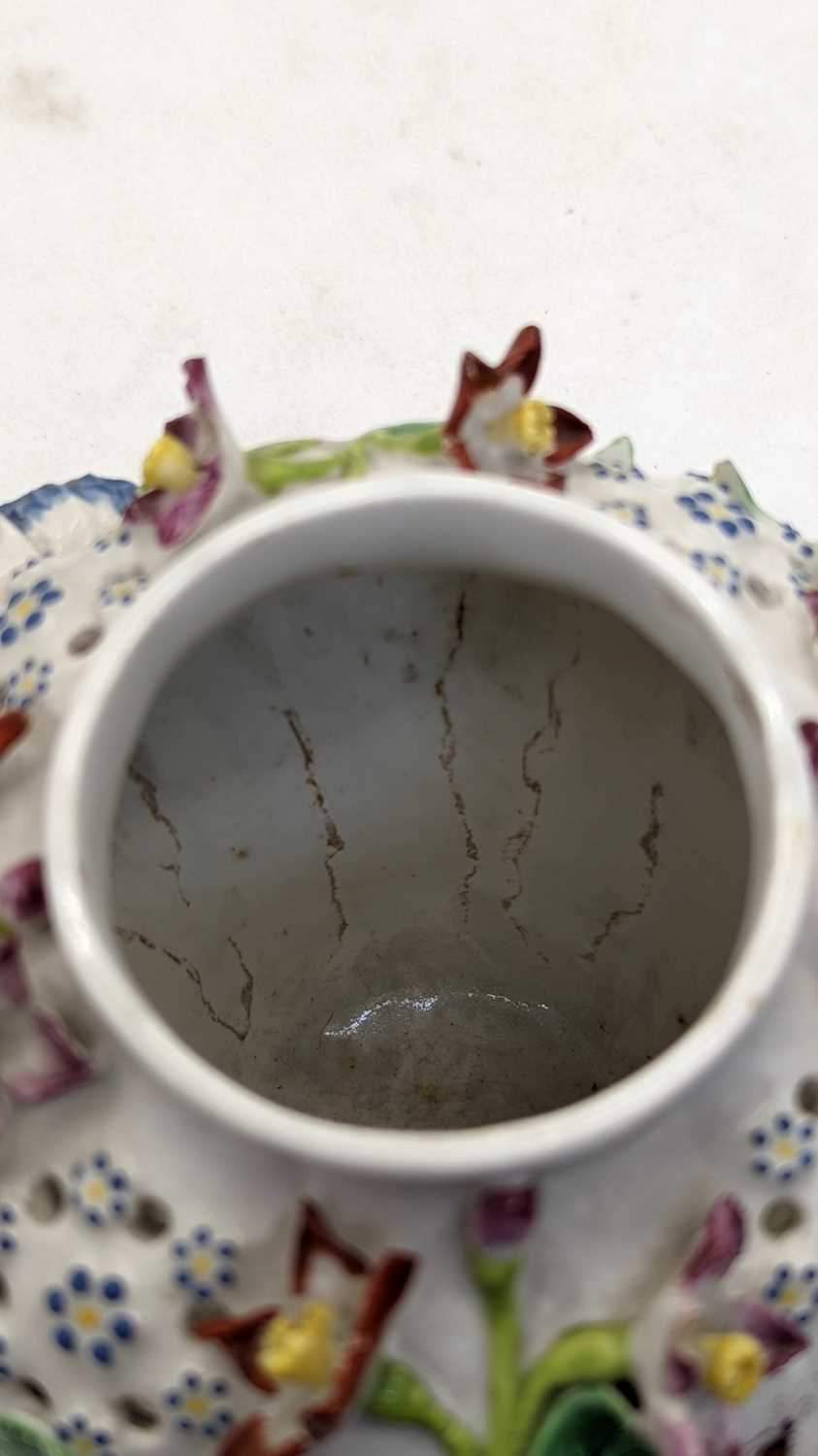 A Staffordshire porcelain potpourri vase and cover, - Bild 34 aus 34