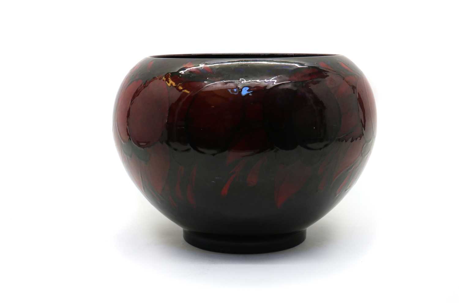 A William Moorcroft pottery Flambe ‘Wisteria’ pattern vase, - Bild 2 aus 3