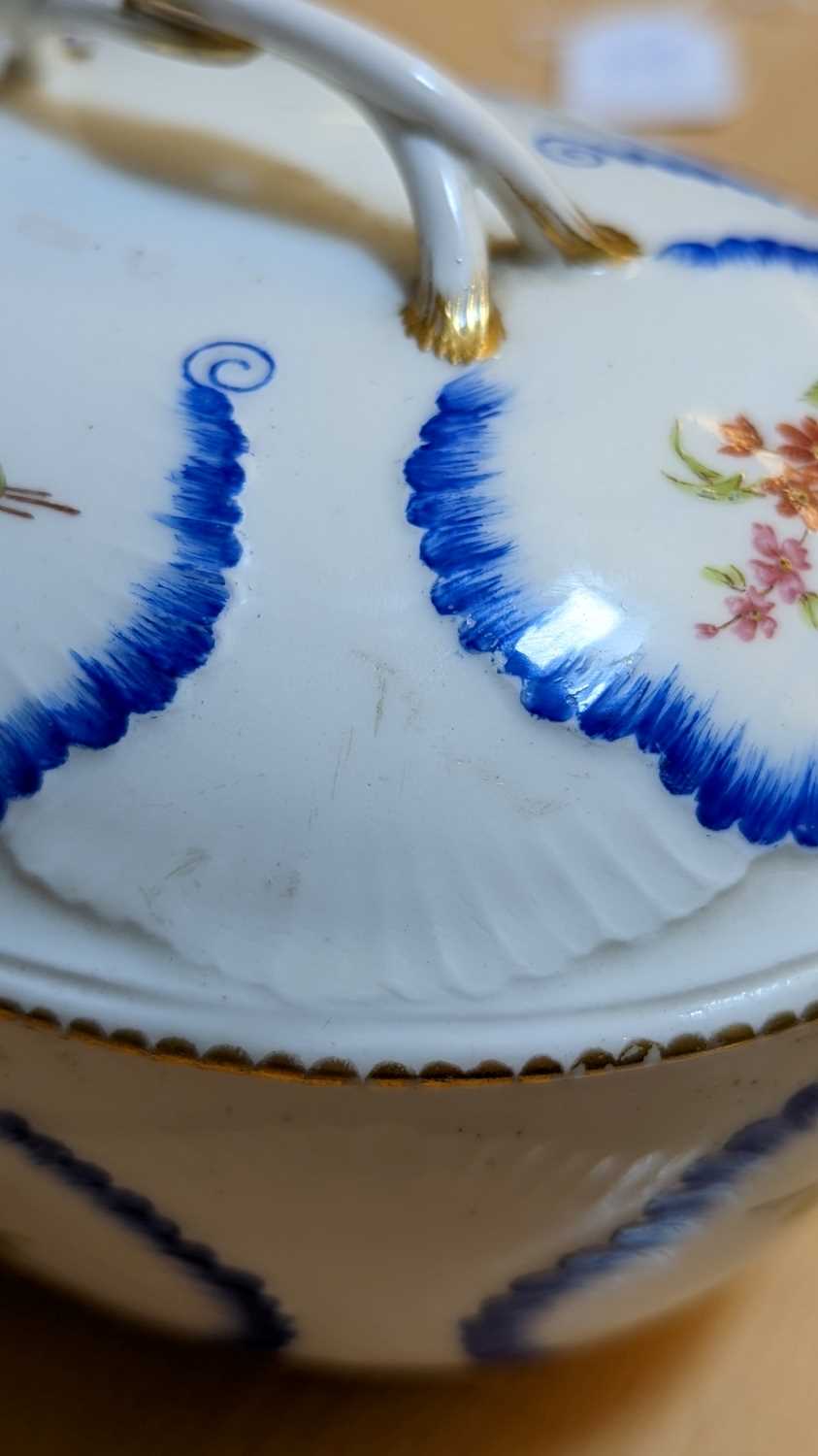 A Sevres porcelain bowl and cover - Bild 11 aus 15