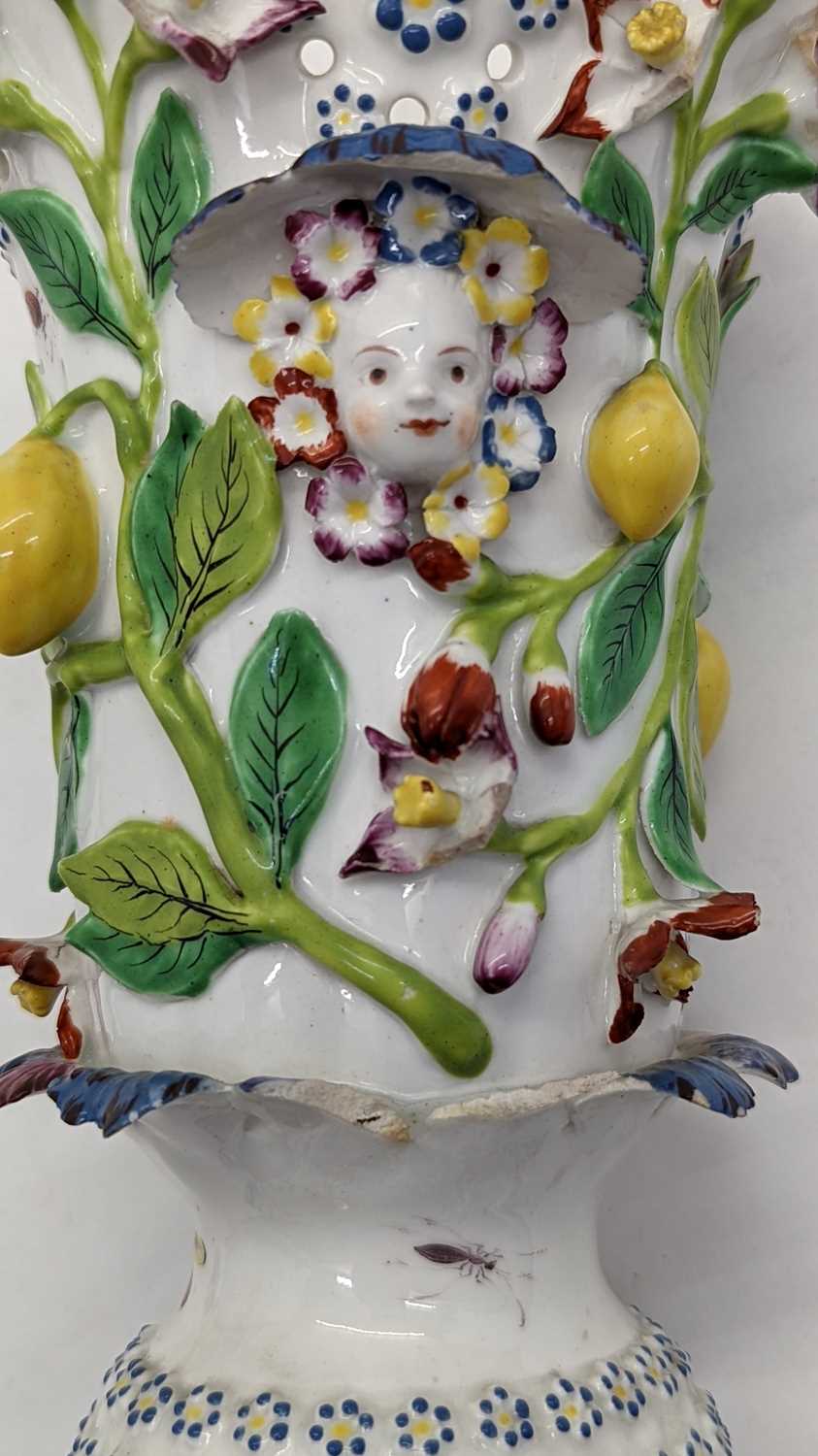 A Staffordshire porcelain potpourri vase and cover, - Bild 15 aus 34