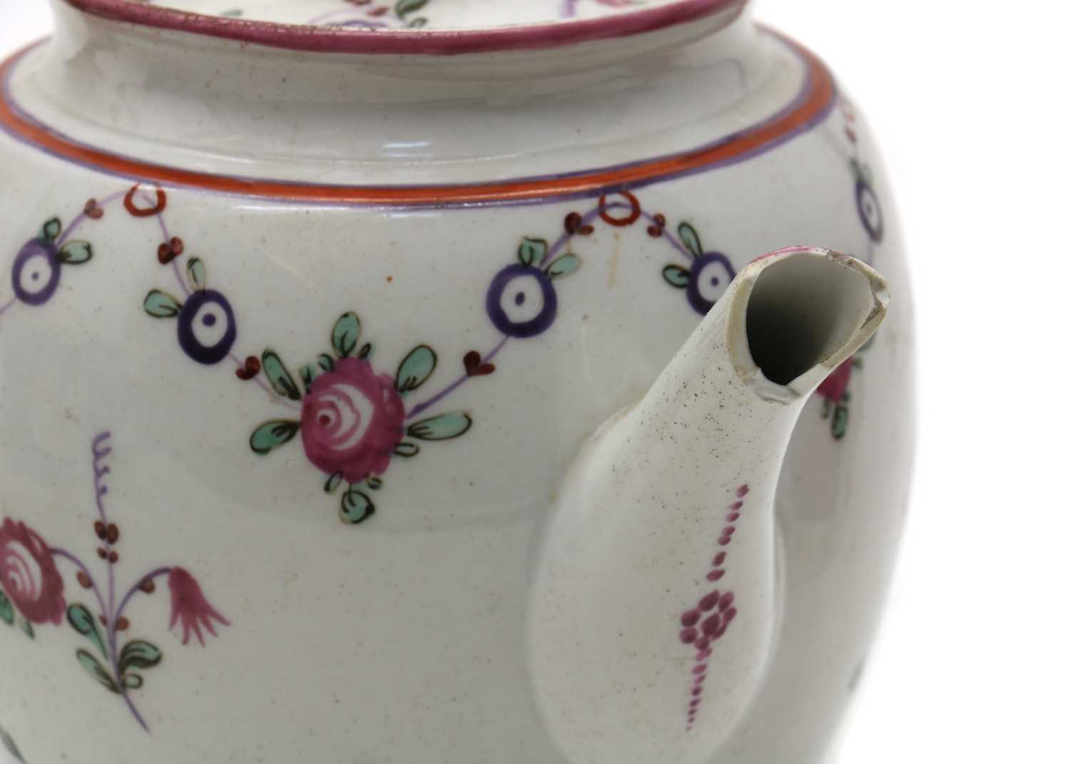 A shaped oval English porcelain teapot - Bild 4 aus 4