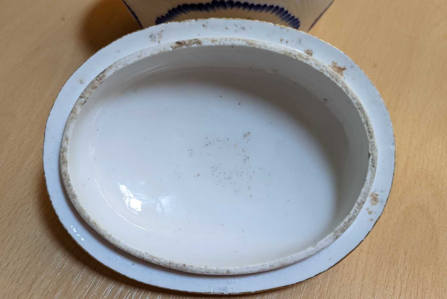 A Sevres porcelain bowl and cover - Bild 13 aus 15