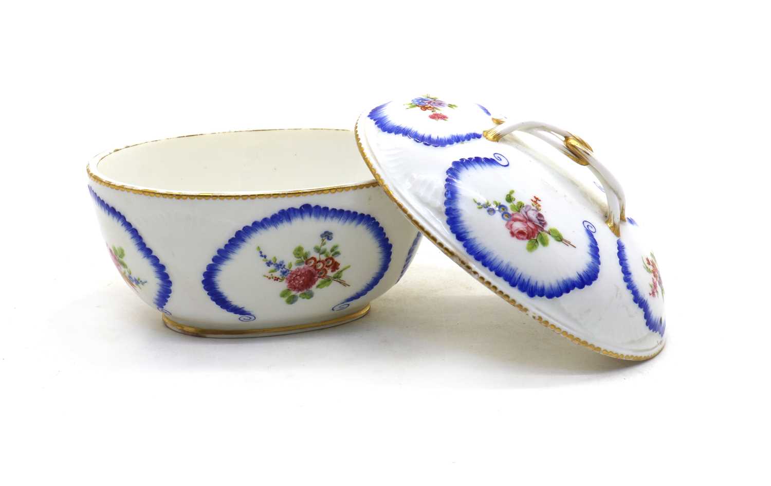 A Sevres porcelain bowl and cover - Bild 3 aus 15
