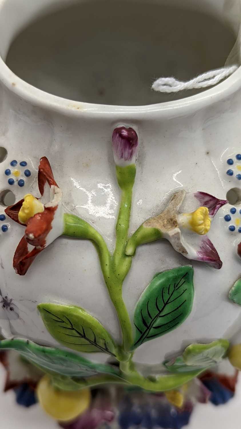 A Staffordshire porcelain potpourri vase and cover, - Bild 33 aus 34