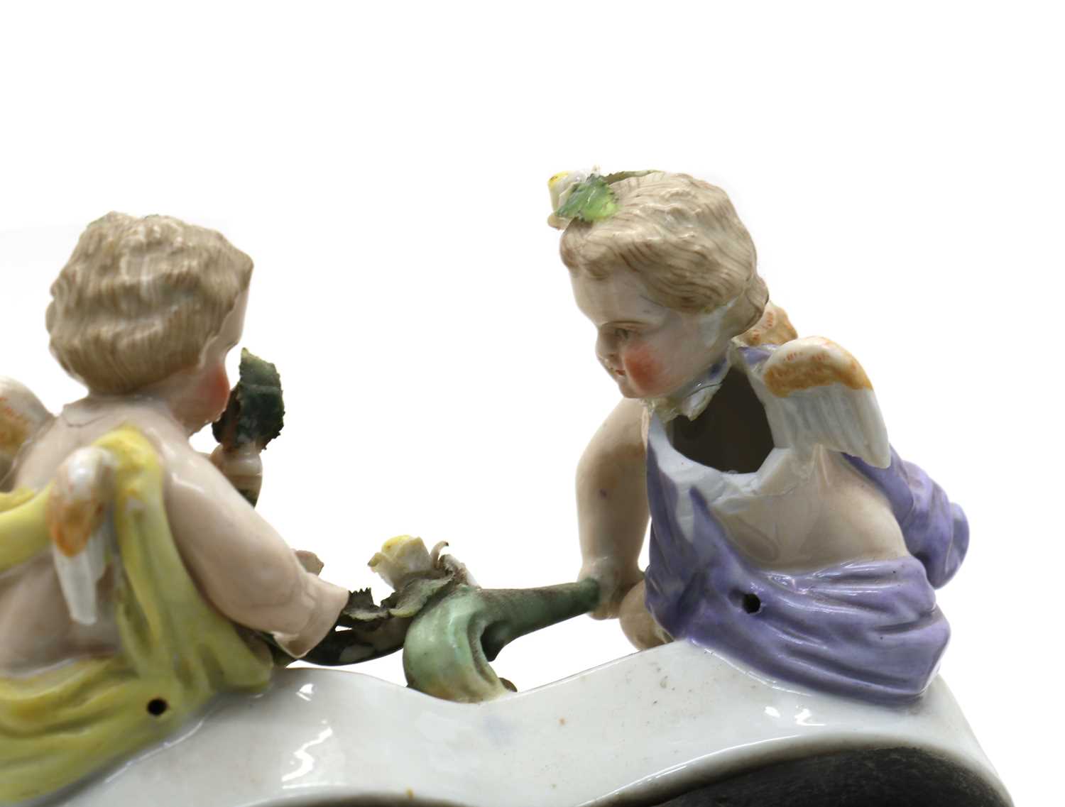 A Dresden porcelain figure group of a hurdy-gurdy player and lady, - Bild 4 aus 5