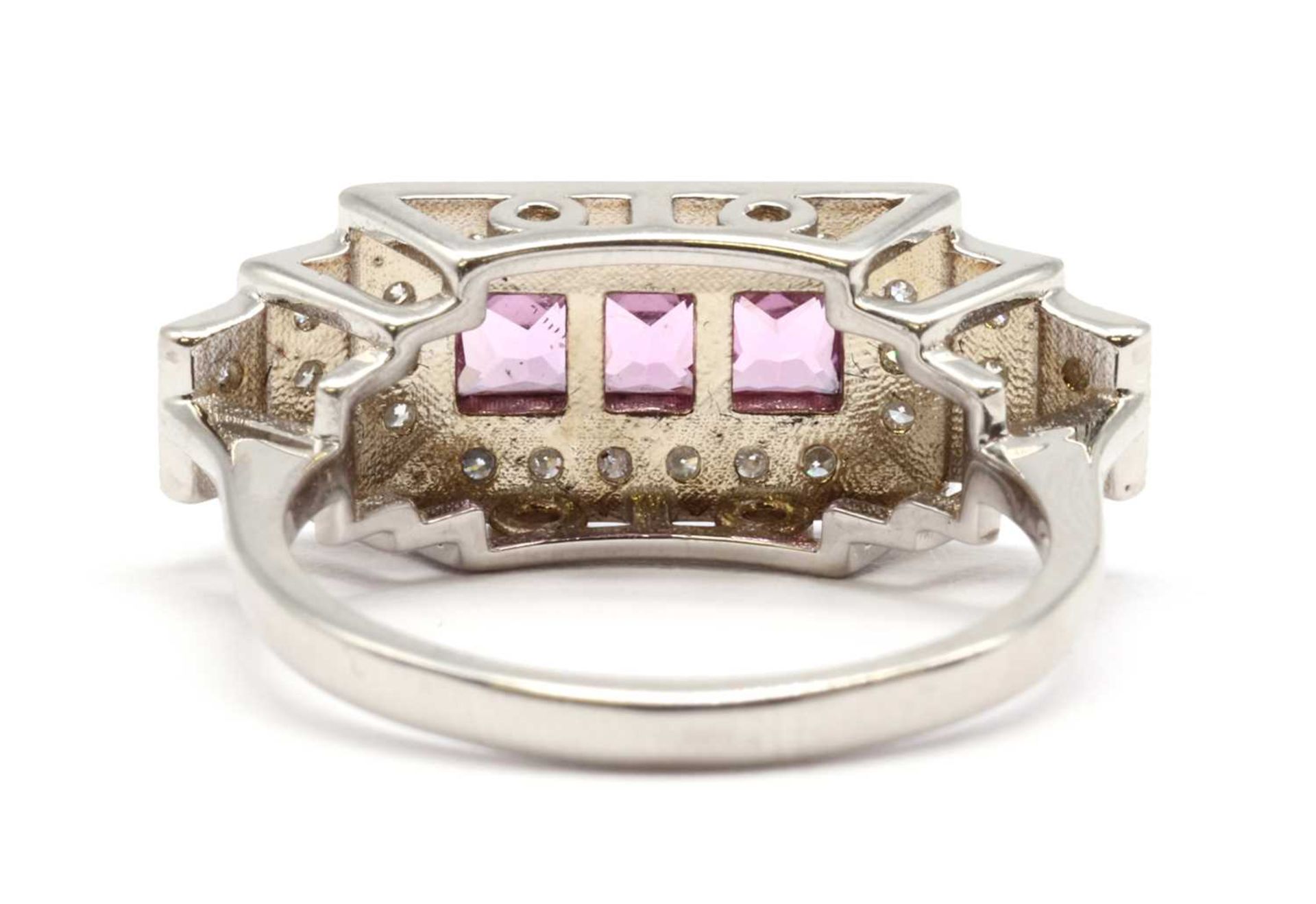 A platinum pink sapphire and diamond ring, - Bild 3 aus 3