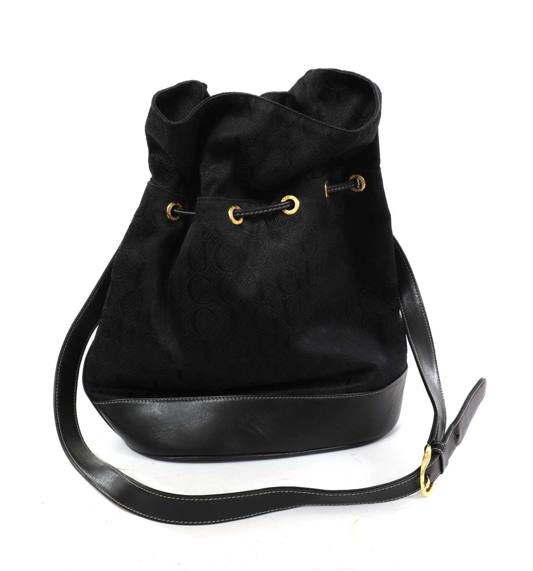 A Gucci black drawstring bucket bag, - Bild 2 aus 16