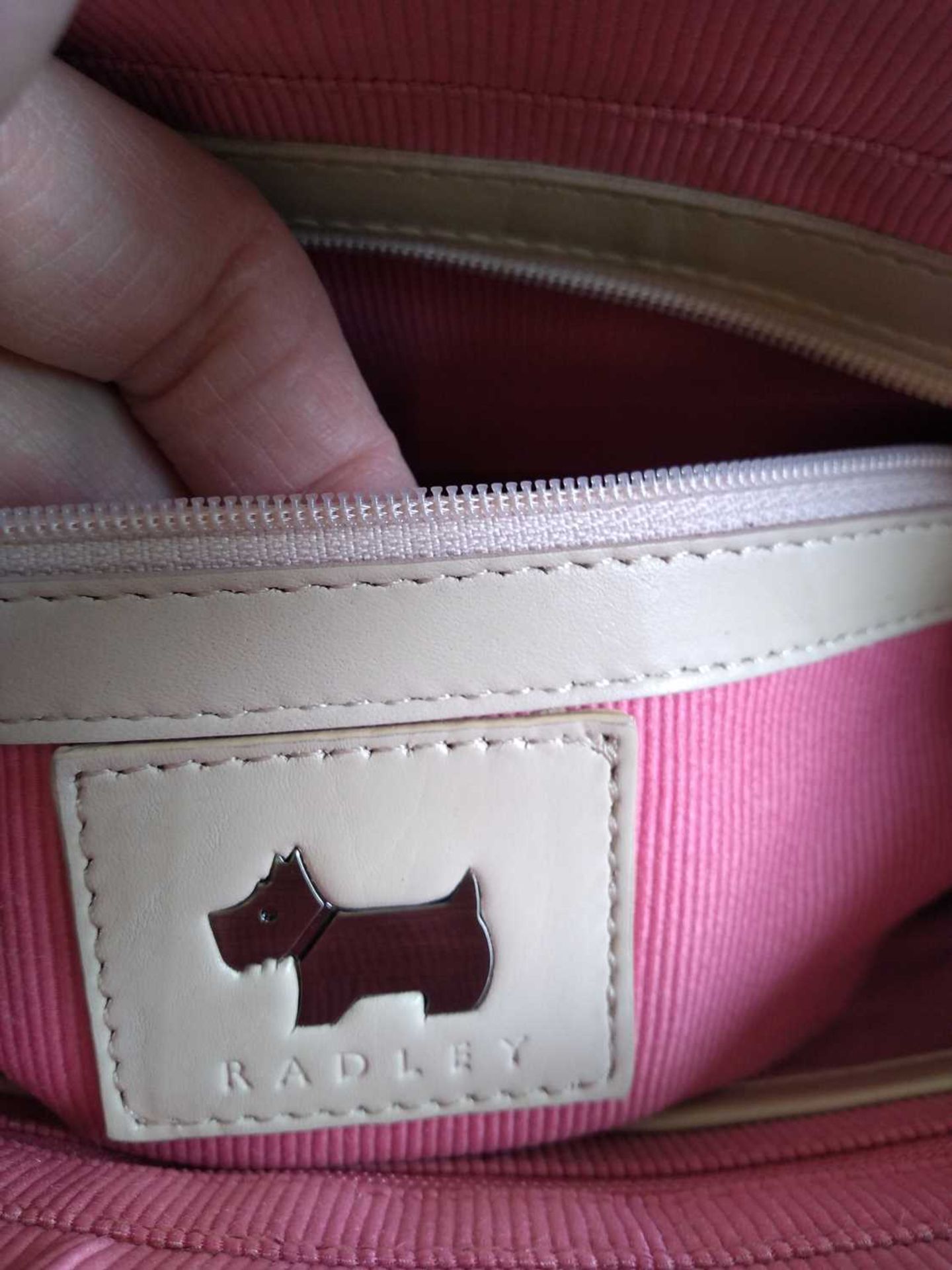 A Radley 'Home Sweet Home' bag, and a coin purse - Bild 11 aus 16